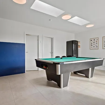 Gorgeous In With Indoor Swimming Pool *
